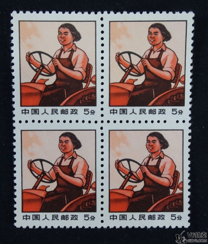 Lot82-197： 女拖拉機普票四方聯(lián) 微黃 上品